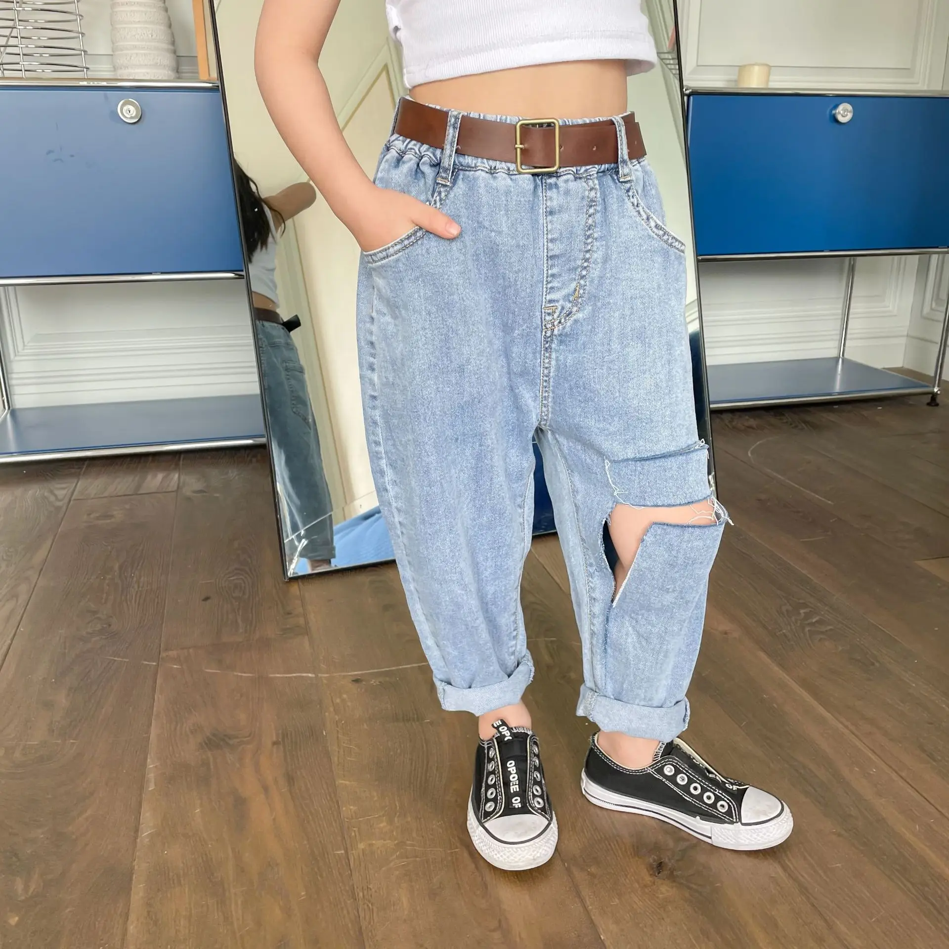 MILA CHOU 2022 Spring Summer Children Fashion Ripped Jeans Boy Girl Casual Elastic Waist Denim Harem Pants Kids Trousers 2-8Y
MILA CHOU 2022 Spring Summer Children Fashion Ripped Jeans Boy Girl Casual Elastic Waist Denim Harem Pants Kids Trousers 2-8Y