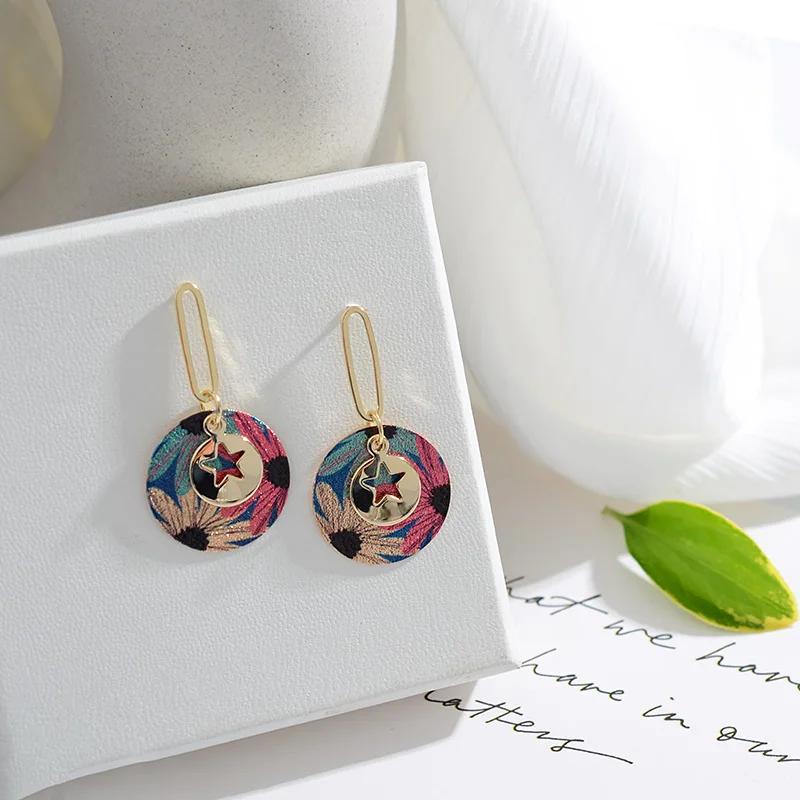 S925 Sterling Silver Ear Studs Sun Flower Fashion Stud Earrings Large Flower Show Thin Earrings Color Daisy Earrings Long Women
S925 Sterling Silver Ear Studs Sun Flower Fashion Stud Earrings Large Flower Show Thin Earrings Color Daisy Earrings Long Women