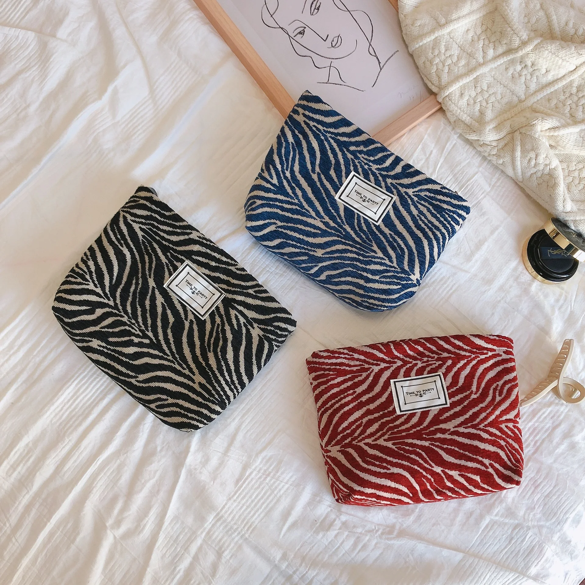 Vintage Geometric Pattern Canvas Bag Chenille Cloth Bag Bag Makeup Bag Clutch Bag Simple Casual Fashion Purse Makeup Pouch
Vintage Geometric Pattern Canvas Bag Chenille Cloth Bag Bag Makeup Bag Clutch Bag Simple Casual Fashion Purse Makeup Pouch