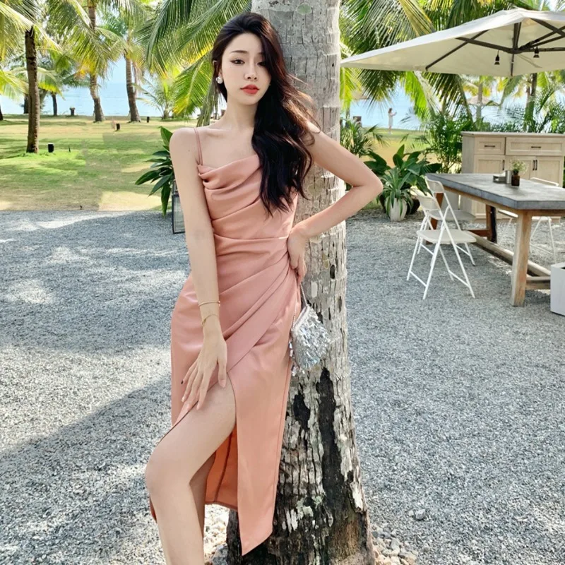 2022 Bohemia Sexy Spaghetti Strap High Waist Pleated ice silk Dresses Elegant Women Pink Swing Collar Slit Satin Party Dress
2022 Bohemia Sexy Spaghetti Strap High Waist Pleated ice silk Dresses Elegant Women Pink Swing Collar Slit Satin Party Dress