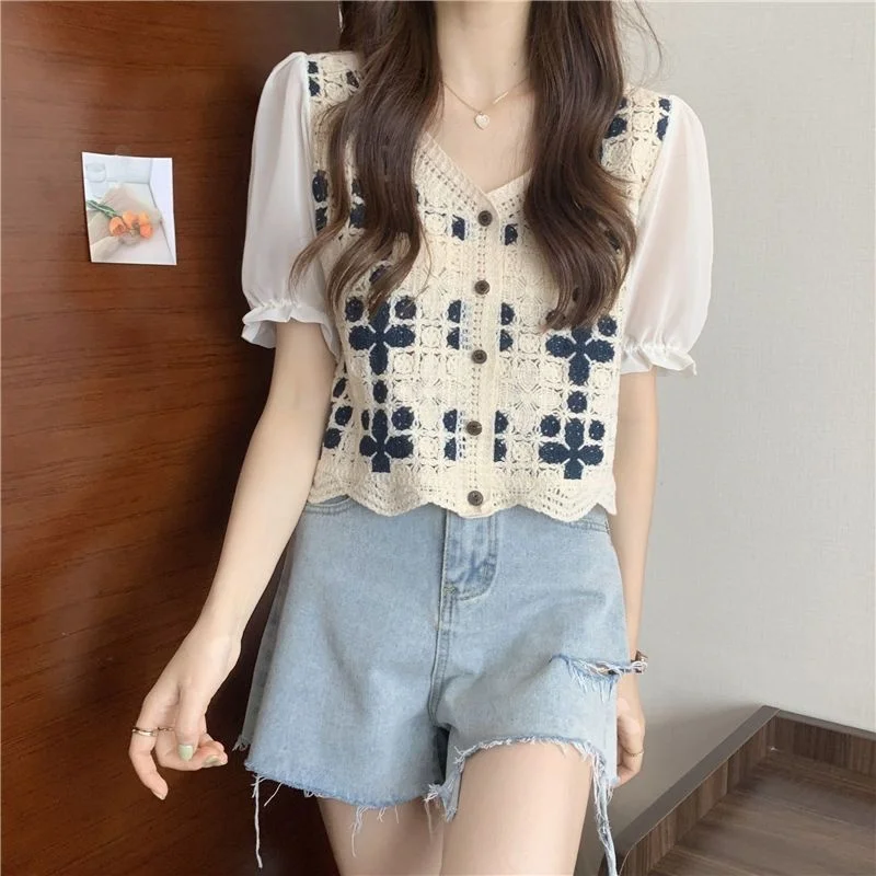 2023 Fashion Knitted Women Summer Retro Cropped V Neck Cardigans Floral Embroidery Puff Sleeve Button Up New Chic Crop Top P168
2023 Fashion Knitted Women Summer Retro Cropped V Neck Cardigans Floral Embroidery Puff Sleeve Button Up New Chic Crop Top P168
