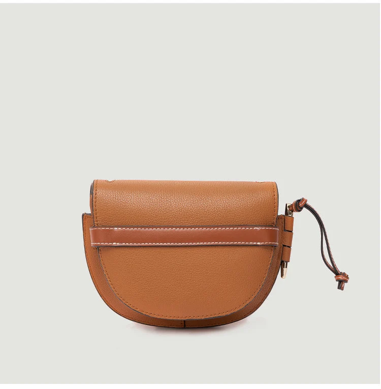 Retro Saddle Bag 2021 Spring and Summer New Trendy Fashion All-match Personality Cowhide Leather Messenger Women's Shoulder Bag
Retro Saddle Bag 2021 Spring and Summer New Trendy Fashion All-match Personality Cowhide Leather Messenger Women's Shoulder Bag