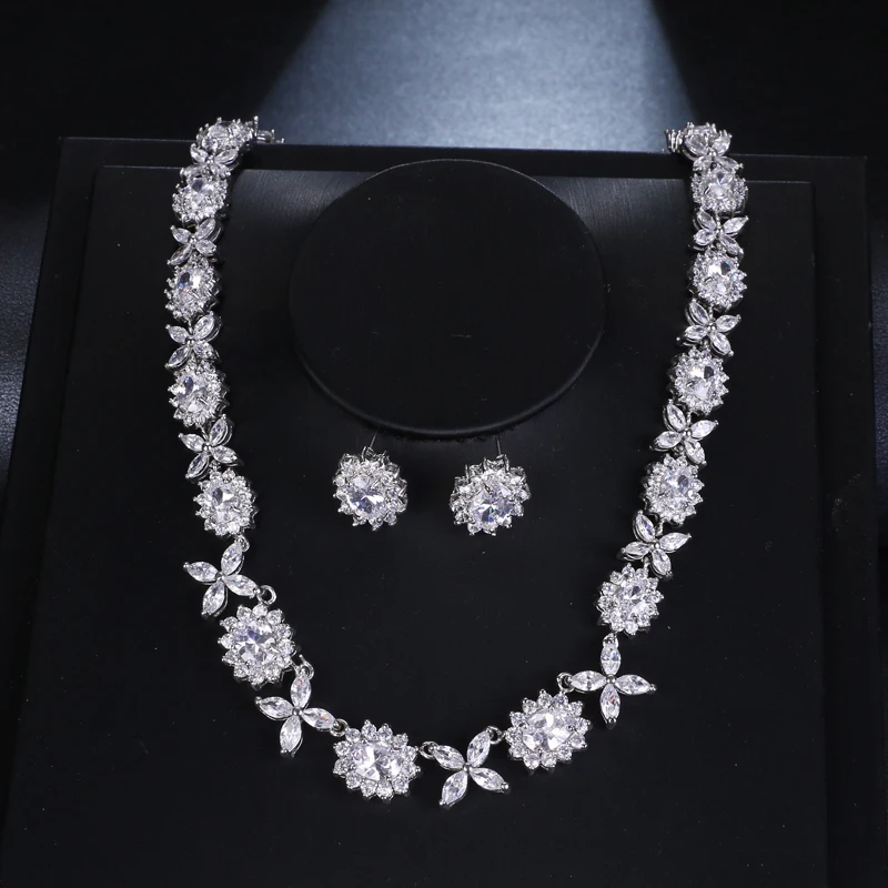 GMGYQ New High Quality Shiny Oval with Cruciform Zirconia Design Earring Necklace Sets for Women Grand Dinner Party Accessories
GMGYQ New High Quality Shiny Oval with Cruciform Zirconia Design Earring Necklace Sets for Women Grand Dinner Party Accessories