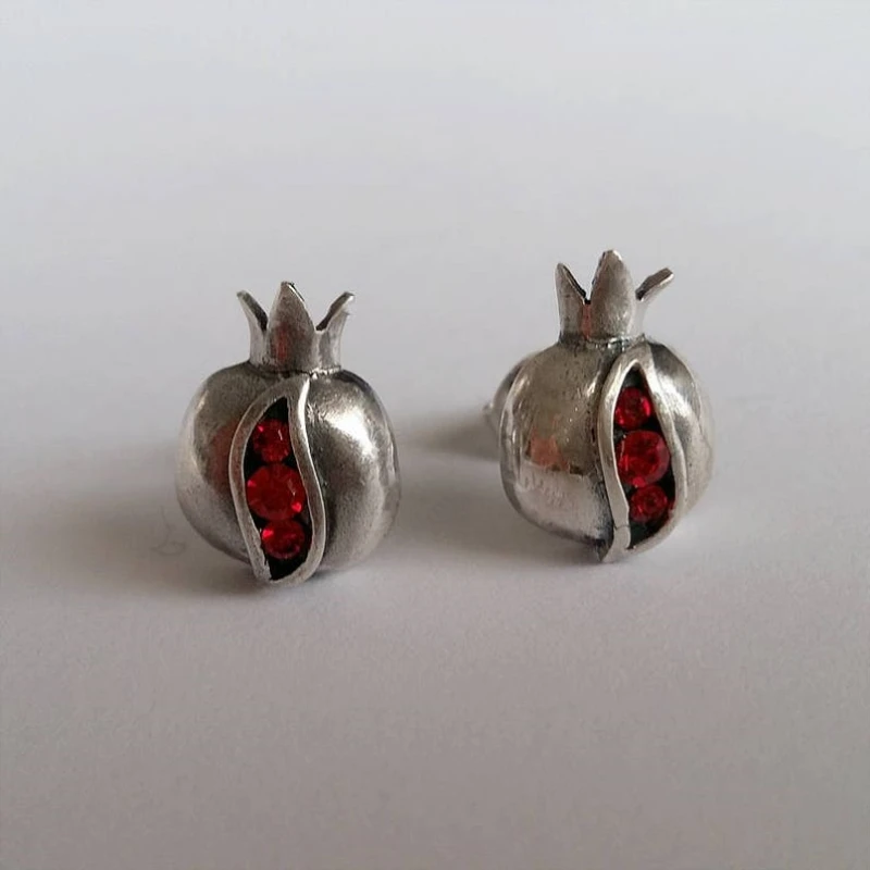 Creative Vintage Boho Silver Color Pomegranate Stud Earrings Fashion Simple Ladies Party Crown Earrings Engagement Jewelry
Creative Vintage Boho Silver Color Pomegranate Stud Earrings Fashion Simple Ladies Party Crown Earrings Engagement Jewelry