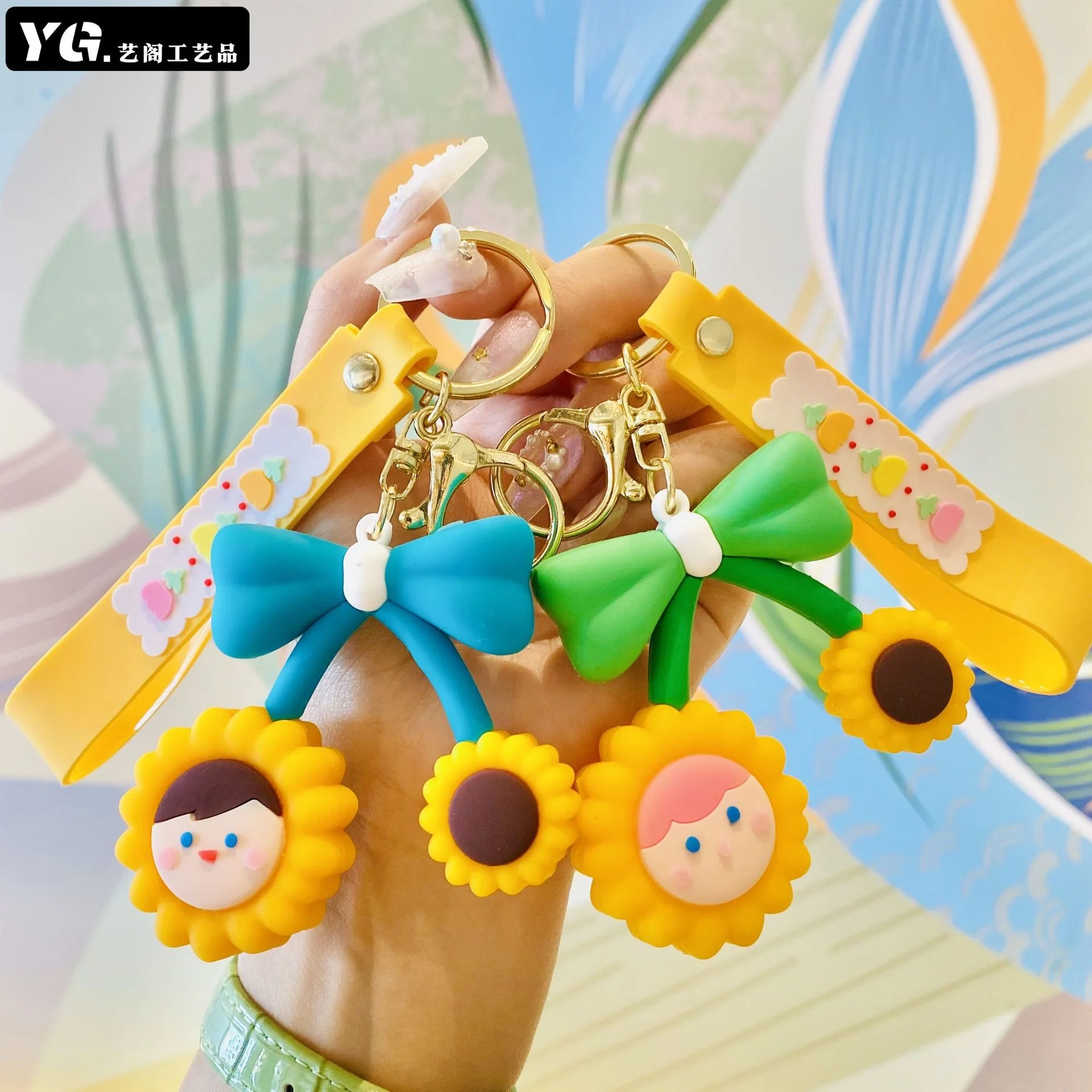 Изящный мультяшный подвесной брелок в виде подсолнуха кольцо для ключей для школьного портфеля креативные подвесные украшения для влюблен...
Изящный мультяшный подвесной брелок в виде подсолнуха кольцо для ключей для школьного портфеля креативные подвесные украшения для влюблен...