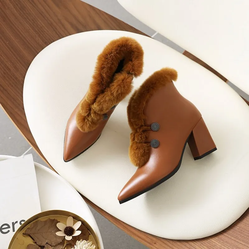 Женские ботильоны на толстом каблуке, с меховой отделкой, размеры 46 47
Женские ботильоны на толстом каблуке, с меховой отделкой, размеры 46 47