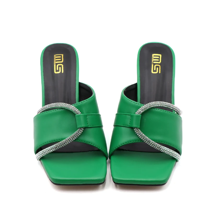 2022 New Fashion Round Heel Women's Sandals Square Head Rhinestone Open Toe Set Feet Large Size High Heel Ladies Slippers
2022 New Fashion Round Heel Women's Sandals Square Head Rhinestone Open Toe Set Feet Large Size High Heel Ladies Slippers