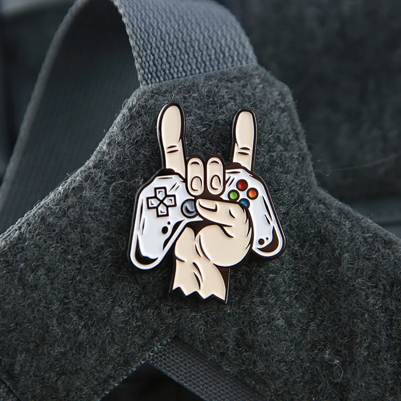 Металлические нашивки ROCK Gesture для одежды, приносит игровую консоль, креативный моральный брелок, значок для морального духа с крючком
Металлические нашивки ROCK Gesture для одежды, приносит игровую консоль, креативный моральный брелок, значок для морального духа с крючком