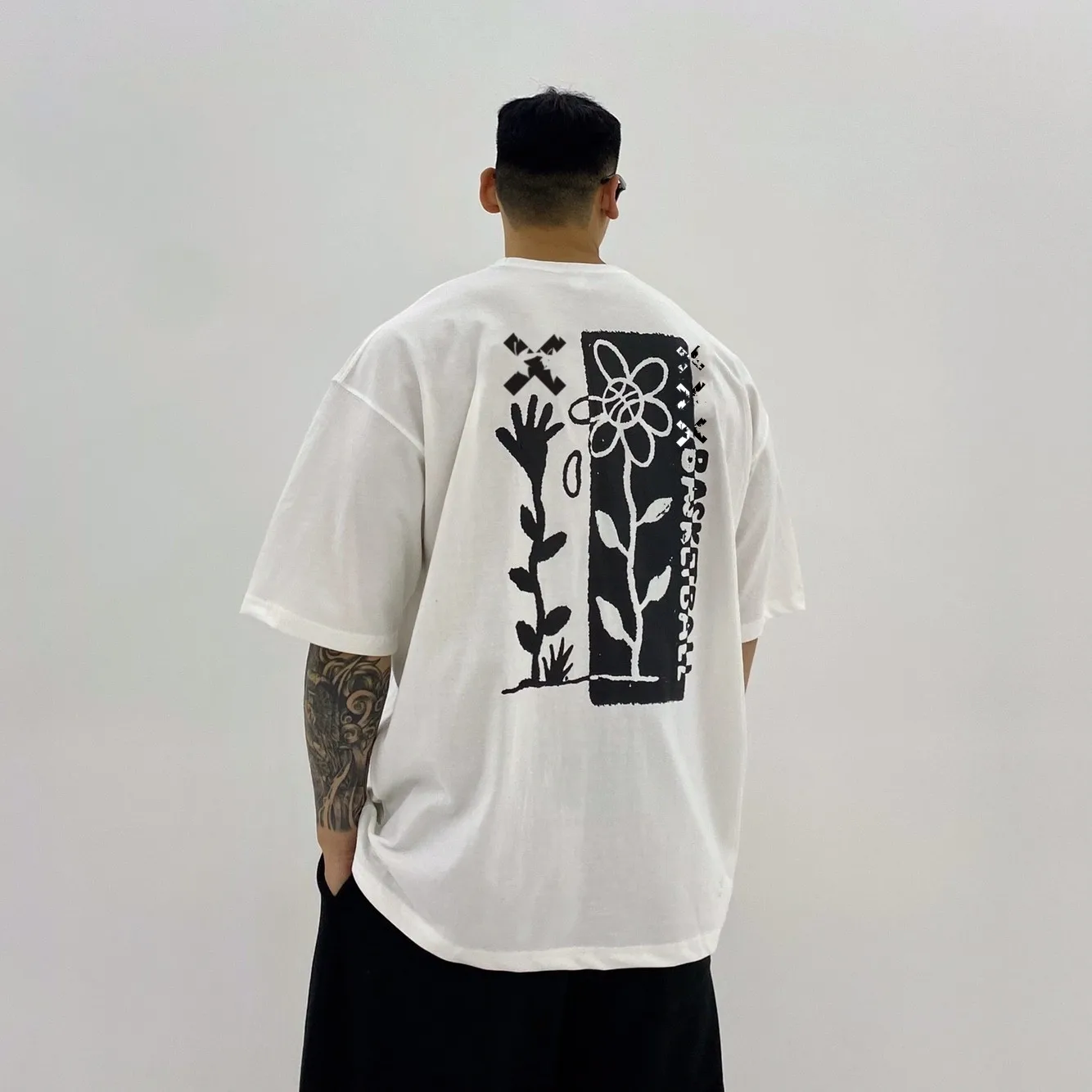 Summer Men's T-Shirt INS Fashion Flowers Brand Loose Oversized Pure Cotton Fitness Muscle Shaped Running Casual Short Sleeve Tee
Summer Men's T-Shirt INS Fashion Flowers Brand Loose Oversized Pure Cotton Fitness Muscle Shaped Running Casual Short Sleeve Tee
