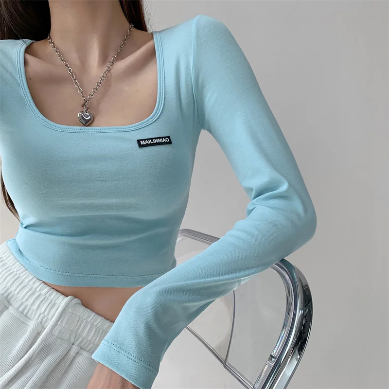 Женская короткая футболка с длинным рукавом и квадратным вырезом
Женская короткая футболка с длинным рукавом и квадратным вырезом