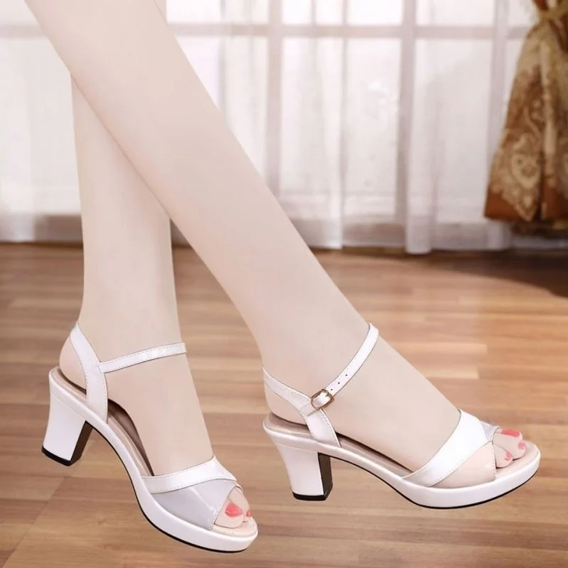 Летние новые сандалии из натуральной кожи 2022 женские летние универсальные сандалии из лакированной кожи на толстом каблуке с открытым носк...
Летние новые сандалии из натуральной кожи 2022 женские летние универсальные сандалии из лакированной кожи на толстом каблуке с открытым носк...