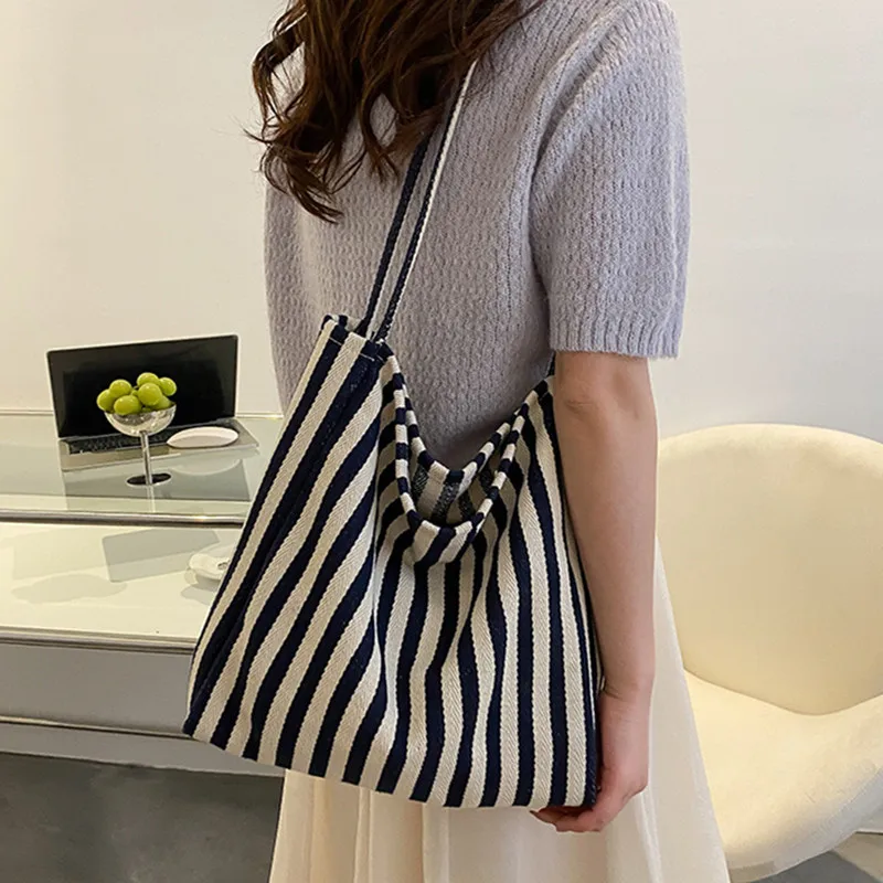 All Season Fashion Women's Casual Simple Shoulder Bag Student Office Worker Large Capacity AllMatch Holiday Picnic Shop
All Season Fashion Women's Casual Simple Shoulder Bag Student Office Worker Large Capacity AllMatch Holiday Picnic Shop