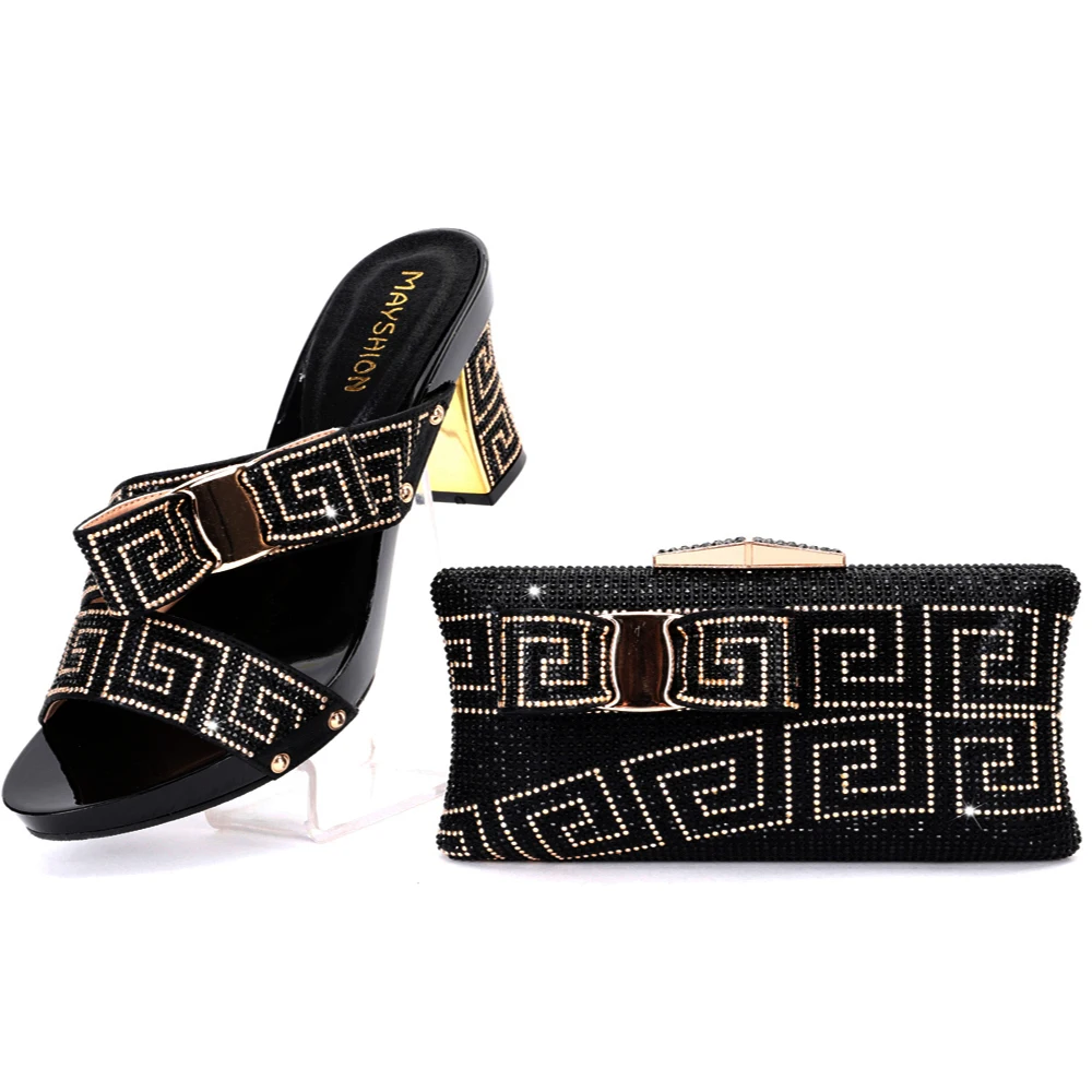 Italian Design 2022 Black Color Nigerian Fashion Butterfly-Kont Style Elegant Women Shoes and Bag Set Decorated with Rhinestone
Italian Design 2022 Black Color Nigerian Fashion Butterfly-Kont Style Elegant Women Shoes and Bag Set Decorated with Rhinestone