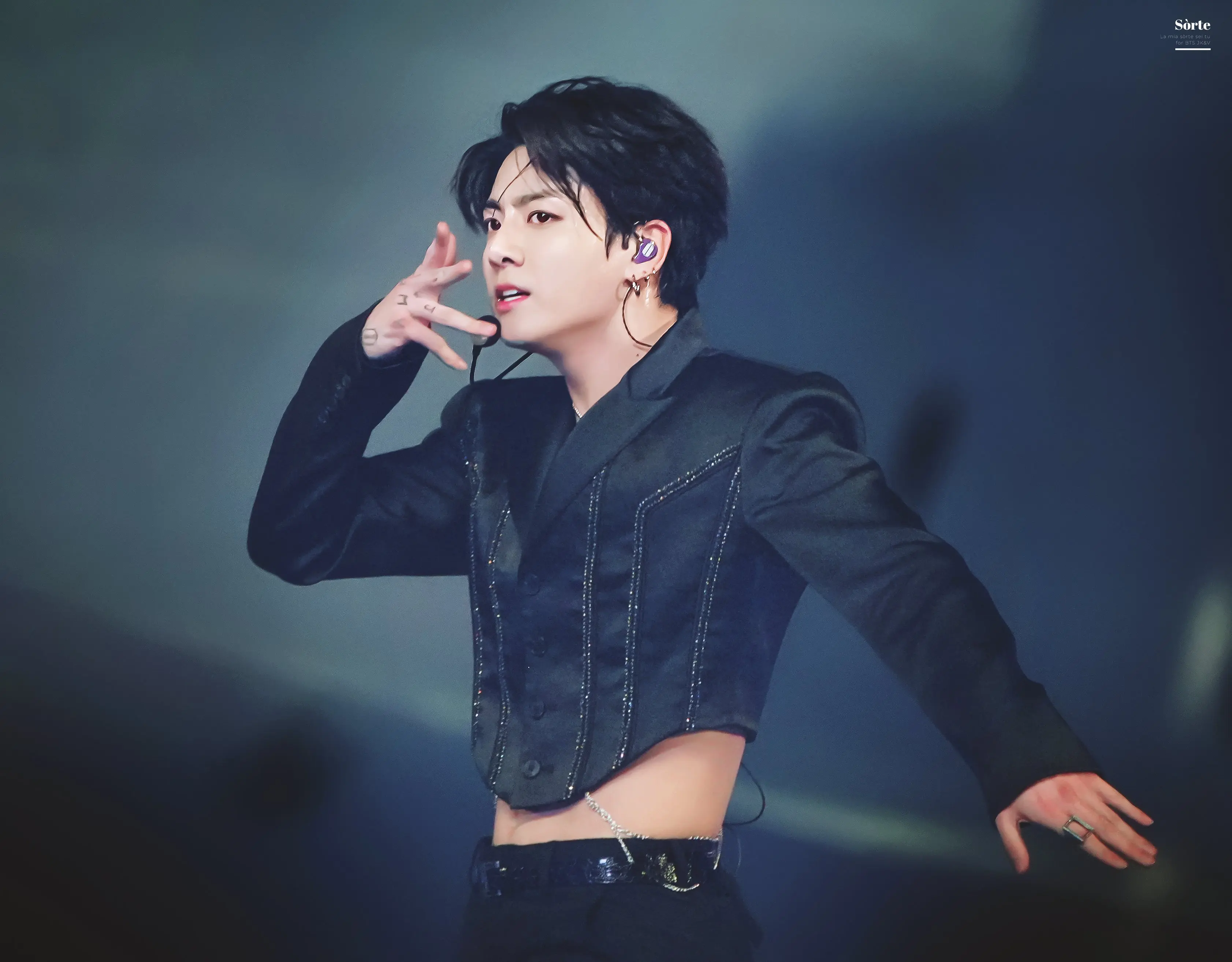 Kpop jungkook Поющий костюм jungkook товар маленький костюм jungkook одежда скауты костюм
Kpop jungkook Поющий костюм jungkook товар маленький костюм jungkook одежда скауты костюм