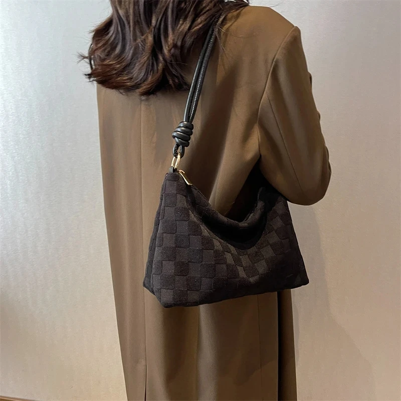 Вместительная винтажная сумка, Женская зимняя новая трендовая модная дорожная сумка в иностранном стиле, сумка-тоут через плечо для подмышек
Вместительная винтажная сумка, Женская зимняя новая трендовая модная дорожная сумка в иностранном стиле, сумка-тоут через плечо для подмышек