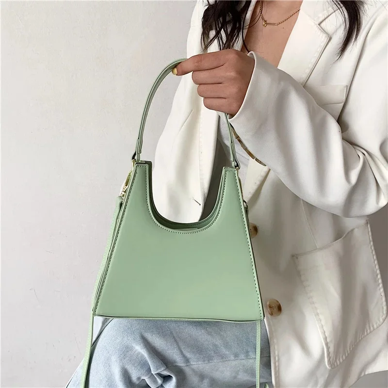 HISUELY Female Small PU Leather Shoulder Messenger Bags for Women 2022 Summer Luxury Crossbody Handbags and Purses Lady Tote
HISUELY Female Small PU Leather Shoulder Messenger Bags for Women 2022 Summer Luxury Crossbody Handbags and Purses Lady Tote