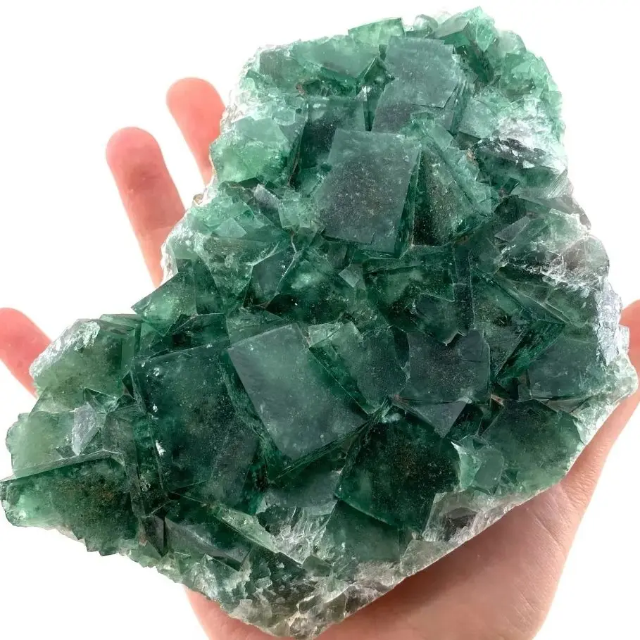 Натуральные зелёные кристаллы флюорита
Натуральные зелёные кристаллы флюорита