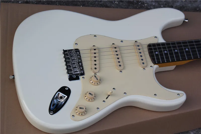 Новая Заводская белая электрогитара st, ретро-гитара и пикап SSS могут быть изготовлены по запросу
Новая Заводская белая электрогитара st, ретро-гитара и пикап SSS могут быть изготовлены по запросу