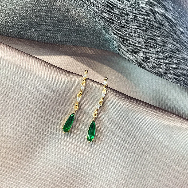 925 Silver Needle French Vintage Cold Wind Earrings Small Grandmother Green Water Eardrop Long Diamond Set Fashion
925 Silver Needle French Vintage Cold Wind Earrings Small Grandmother Green Water Eardrop Long Diamond Set Fashion
