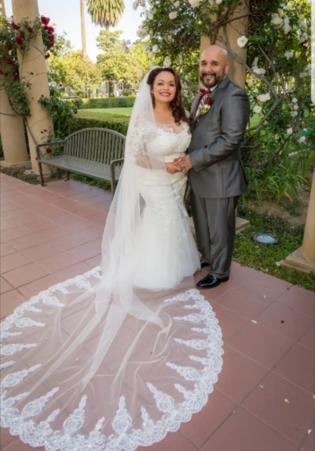 Кружевная Длинная свадебная фата с расчёской, длиной 3 м
Кружевная Длинная свадебная фата с расчёской, длиной 3 м