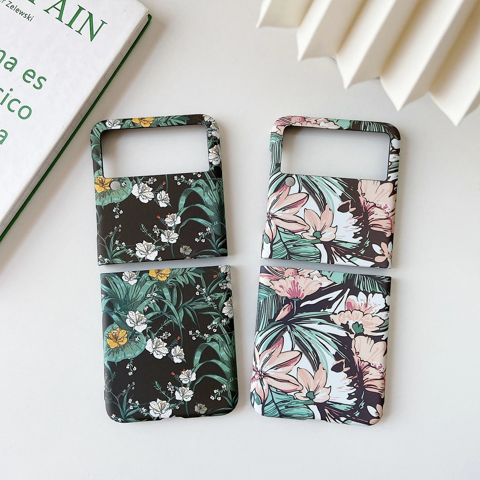 Fashion Retro Floral Phone Case for Samsung Z Flip 3 Luminous Flower Protective Shockproof PC Hard Cover for Galaxy Z Flip3 5G
Fashion Retro Floral Phone Case for Samsung Z Flip 3 Luminous Flower Protective Shockproof PC Hard Cover for Galaxy Z Flip3 5G