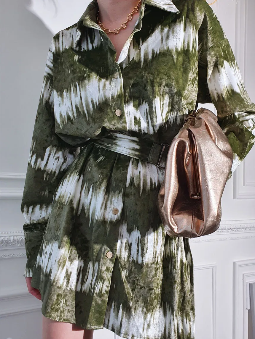 SuperAen 2022 Spring French Puff Sleeve Turn-down Collar Printing A-LINE Casual Dress Women
SuperAen 2022 Spring French Puff Sleeve Turn-down Collar Printing A-LINE Casual Dress Women