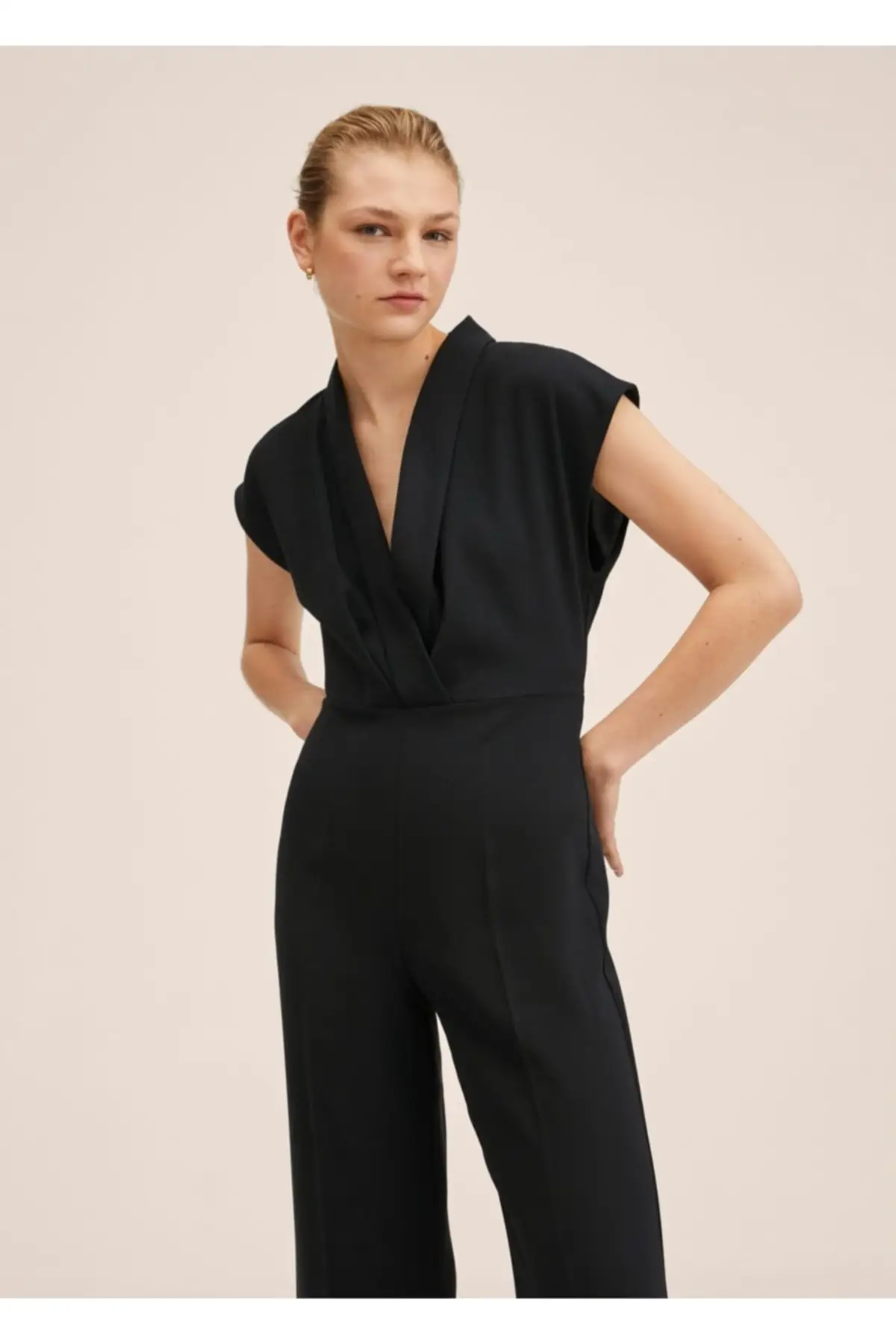 Women's Overalls Wrap Collar Jumpsuit Hot Style Quality Fabric Sleeveless Baggy Trousers Casual Jumpsuit
Women's Overalls Wrap Collar Jumpsuit Hot Style Quality Fabric Sleeveless Baggy Trousers Casual Jumpsuit