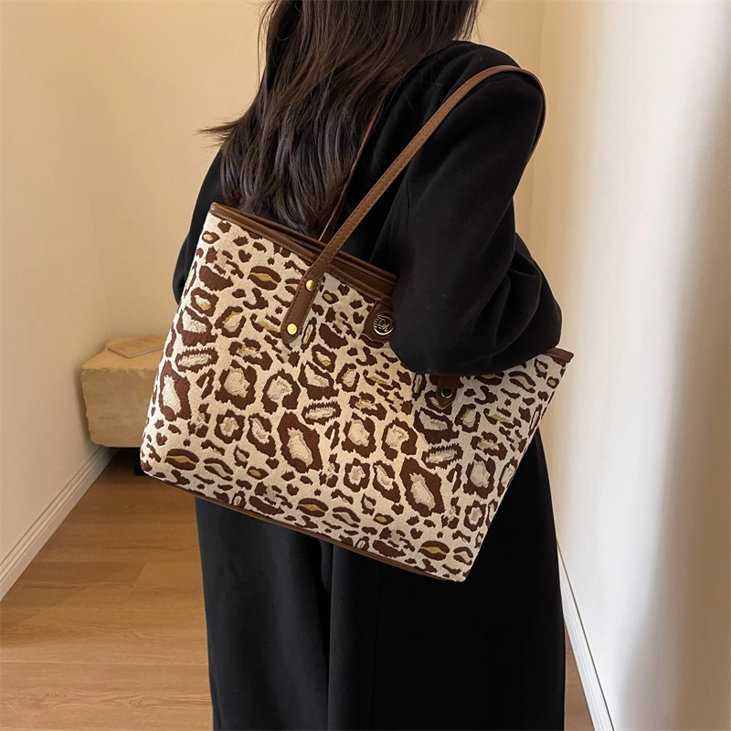 New Large Capacity Women Leopard Luxury Design Handbag Totes Satchel Underarm Bag Woman Ladies Casual Purse Tote Shoulder Bag
New Large Capacity Women Leopard Luxury Design Handbag Totes Satchel Underarm Bag Woman Ladies Casual Purse Tote Shoulder Bag