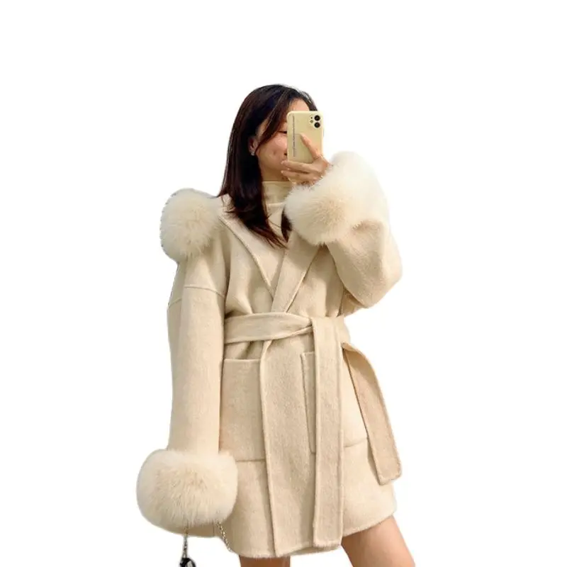 2023 New Camel Black Outerwear Fox Fur Collar and Cuffs Belt Winter Cashmere Coat Women Real Fur Coat Mid-length Wool Jacket
2023 New Camel Black Outerwear Fox Fur Collar and Cuffs Belt Winter Cashmere Coat Women Real Fur Coat Mid-length Wool Jacket