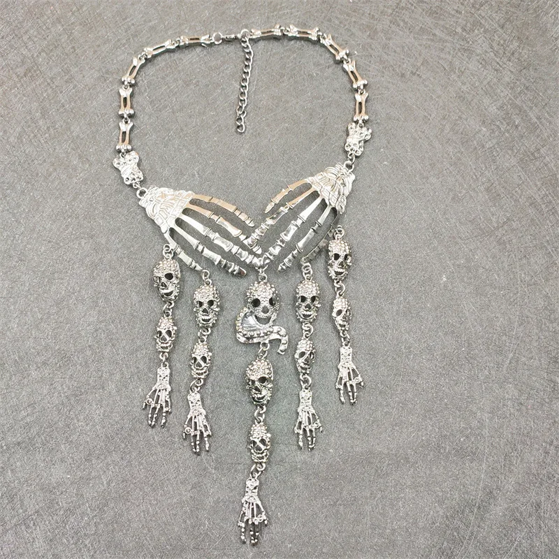 2022 New Fashion Halloween Multilayer Exaggerate Ghoul Hand Skull Tassel Necklace Halloween Party Ghoul Hand Skull Necklace
2022 New Fashion Halloween Multilayer Exaggerate Ghoul Hand Skull Tassel Necklace Halloween Party Ghoul Hand Skull Necklace