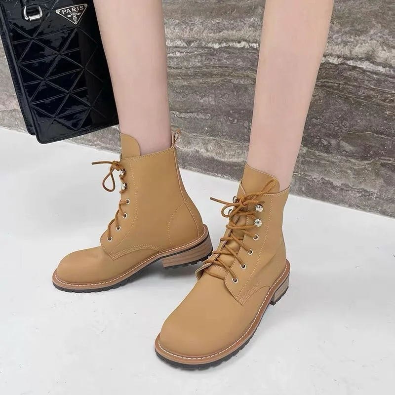 Женские ботильоны на резиновой подошве, Черные ботильоны с круглым носком, на шнуровке, весна-осень 2022
Женские ботильоны на резиновой подошве, Черные ботильоны с круглым носком, на шнуровке, весна-осень 2022