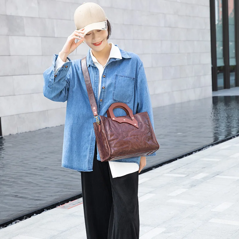 New vegetable tanned leather women's bag portable messenger generous bag literature and art RETRO youth fashion real leather bag
New vegetable tanned leather women's bag portable messenger generous bag literature and art RETRO youth fashion real leather bag