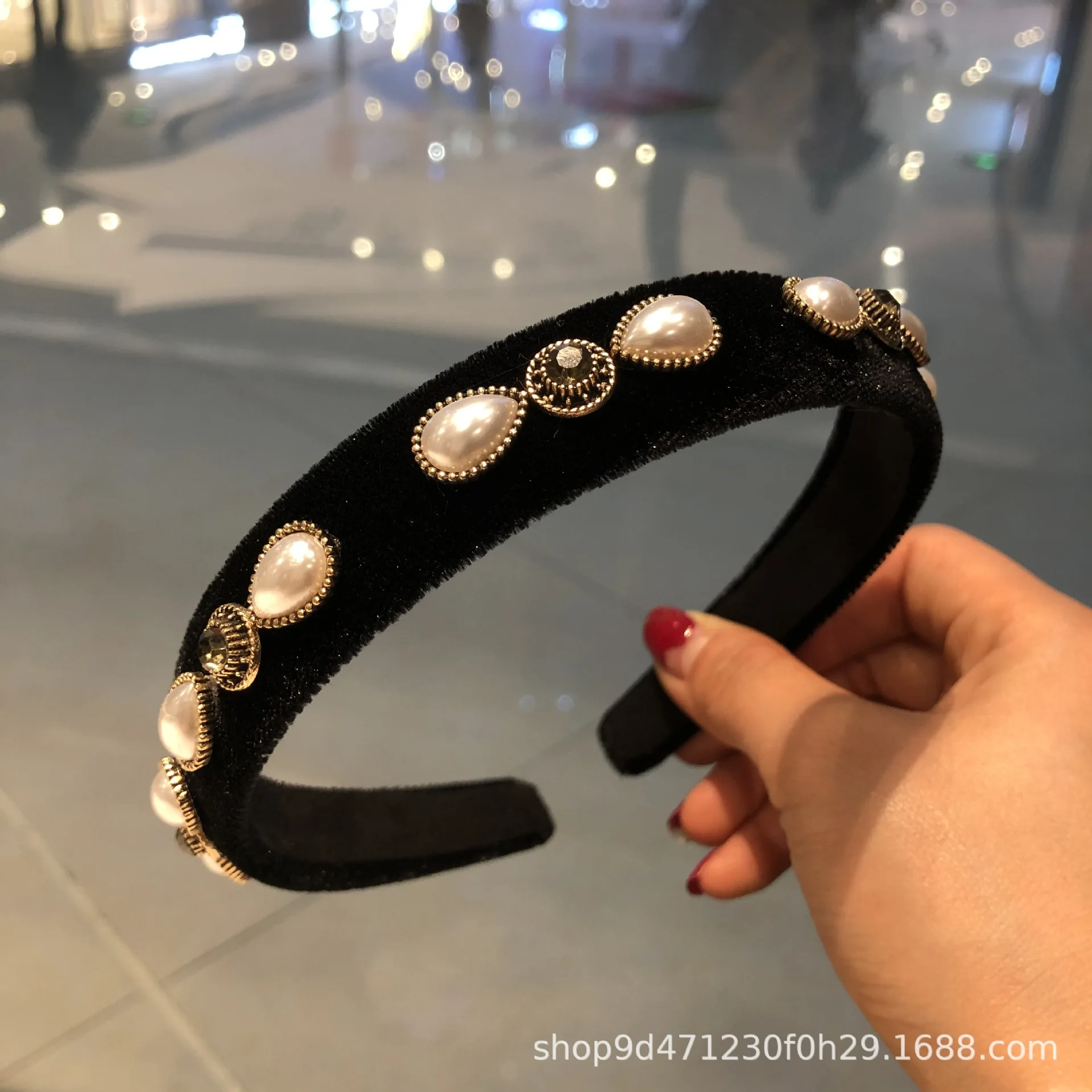Baroque Retro Rhinestone Pearl Hairband Trend Personalized Headband Hairpin Hair Accessories
Baroque Retro Rhinestone Pearl Hairband Trend Personalized Headband Hairpin Hair Accessories