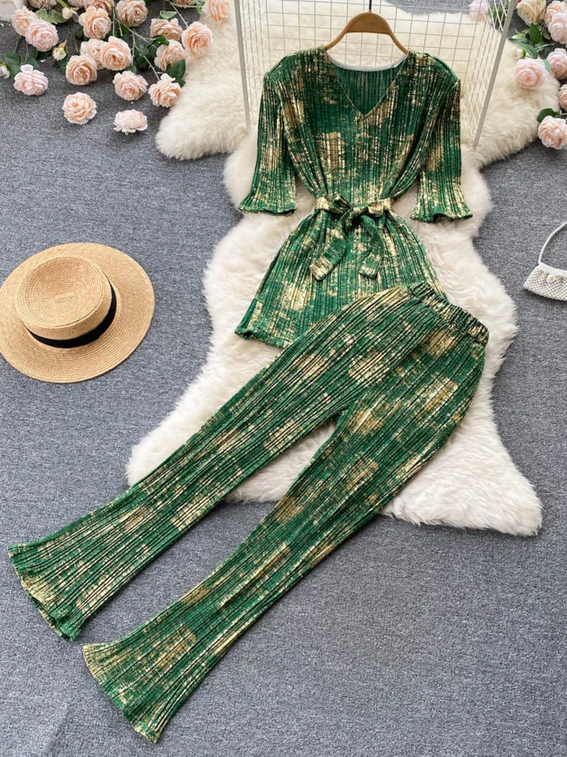 High Street Women 2 Piece Set Elegant Shoulder Padded V-neck Short Sleeve Long Pullover Top and Elastic Waist Long Pants Suits
High Street Women 2 Piece Set Elegant Shoulder Padded V-neck Short Sleeve Long Pullover Top and Elastic Waist Long Pants Suits