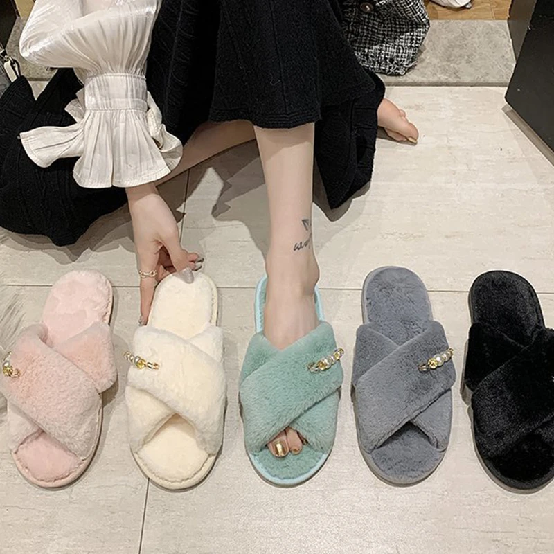 Women Home Slippers with Pearl Chain Faux Fur Ins Fashion Warm Soft Shoes Thickened Leak-Toe Fur Slides
Women Home Slippers with Pearl Chain Faux Fur Ins Fashion Warm Soft Shoes Thickened Leak-Toe Fur Slides