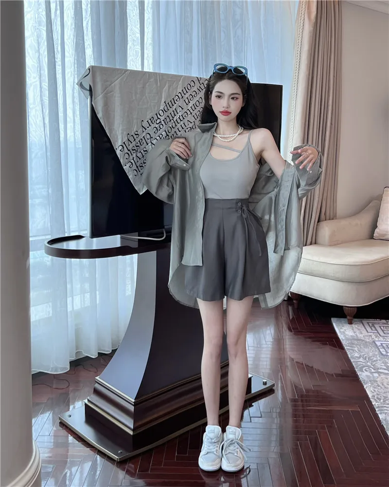 Thin summer all-match loose sunscreen shirt women's simple long-sleeved shirt coat top
Thin summer all-match loose sunscreen shirt women's simple long-sleeved shirt coat top