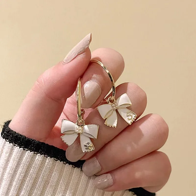 S925 Silver Needle European and American Butterfly Stud Earrings High Quality Jewelry Fashion Simple Earrings Party Banquet Gift
S925 Silver Needle European and American Butterfly Stud Earrings High Quality Jewelry Fashion Simple Earrings Party Banquet Gift