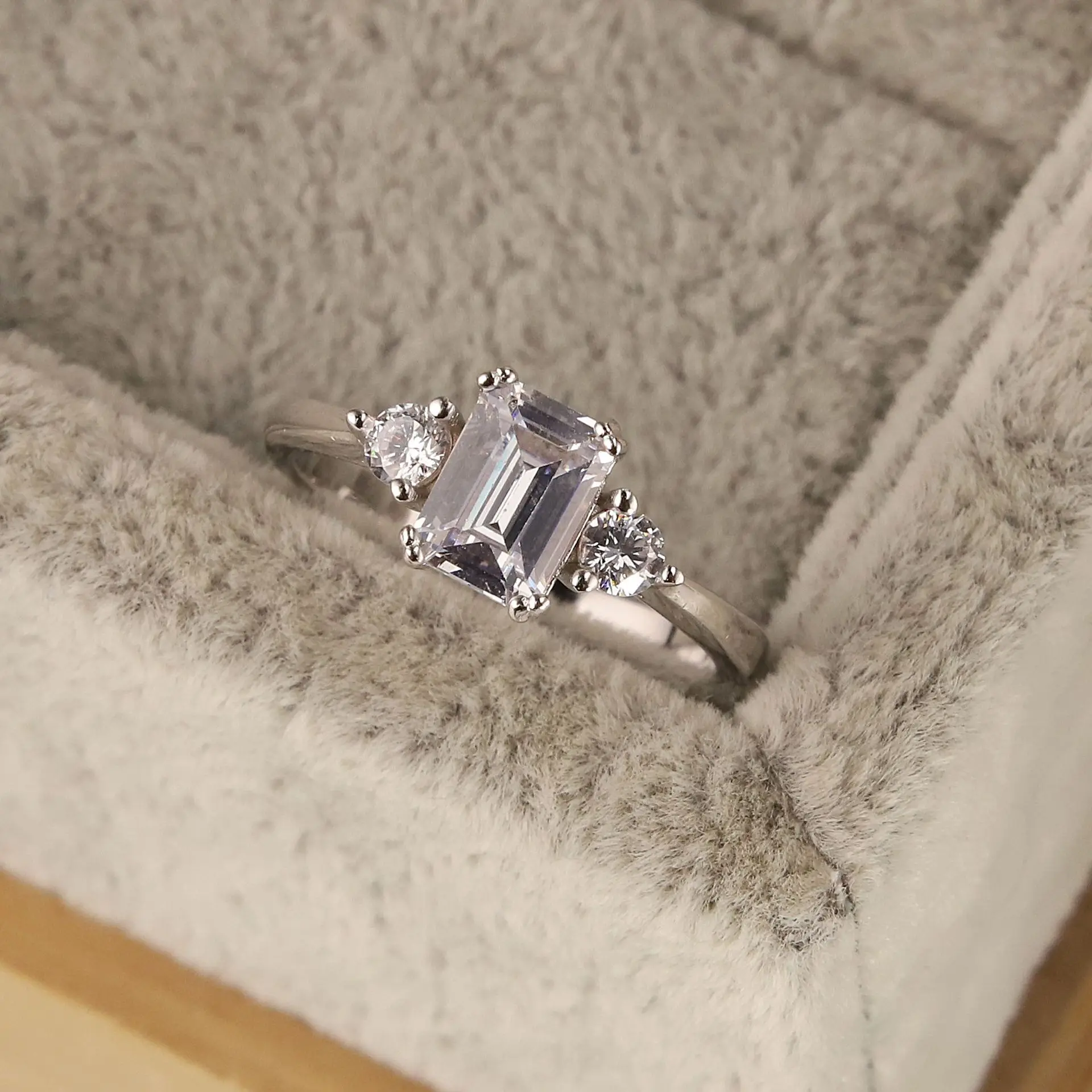 Серебряное кольцо S925 пробы, квадратное кольцо с бриллиантами, индивидуальное кольцо, простые кольца в европейском и американском стиле, пря...
Серебряное кольцо S925 пробы, квадратное кольцо с бриллиантами, индивидуальное кольцо, простые кольца в европейском и американском стиле, пря...