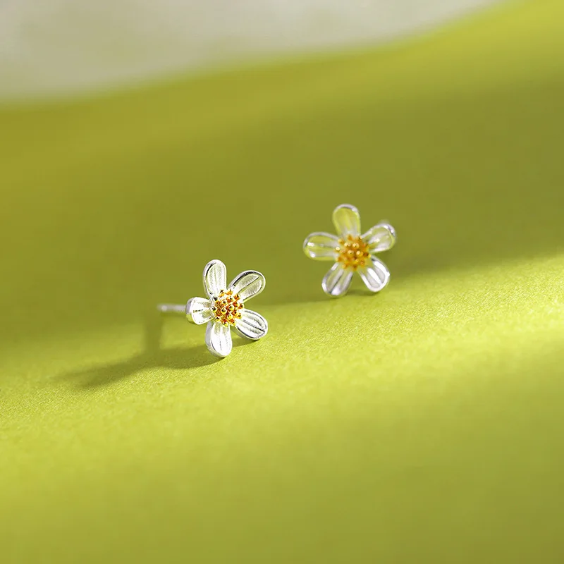 2023 New Elegant Small Daisy Flower Earrings For Women Girls Korean Sweet Cute Flowers Stud Earrings Wedding Party Jewelry Gift
2023 New Elegant Small Daisy Flower Earrings For Women Girls Korean Sweet Cute Flowers Stud Earrings Wedding Party Jewelry Gift