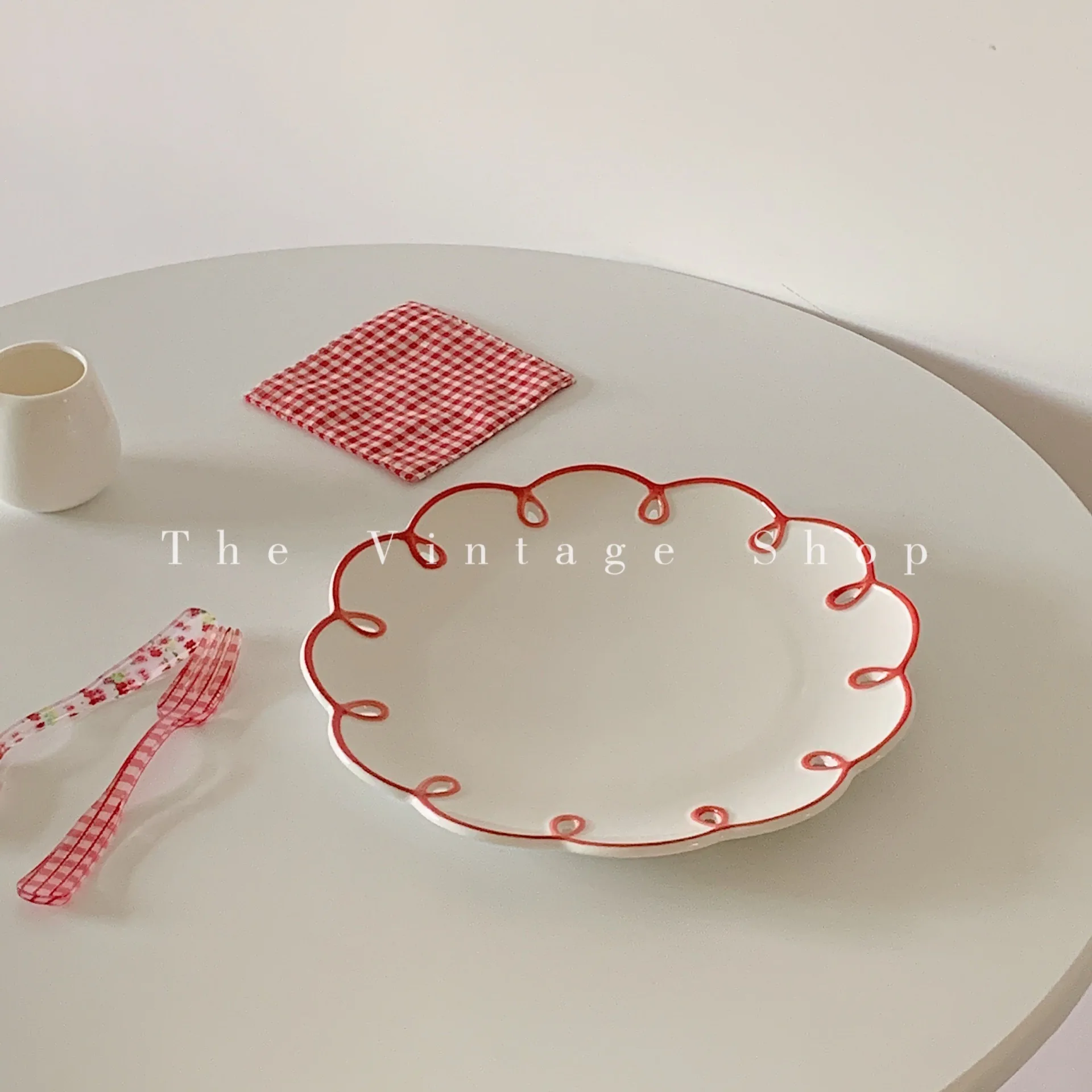 Retro Cake Plate Korean Hollow Ceramic Breakfast Plate Dessert Plate Simple Cute Girl Heart Swing Plate
Retro Cake Plate Korean Hollow Ceramic Breakfast Plate Dessert Plate Simple Cute Girl Heart Swing Plate