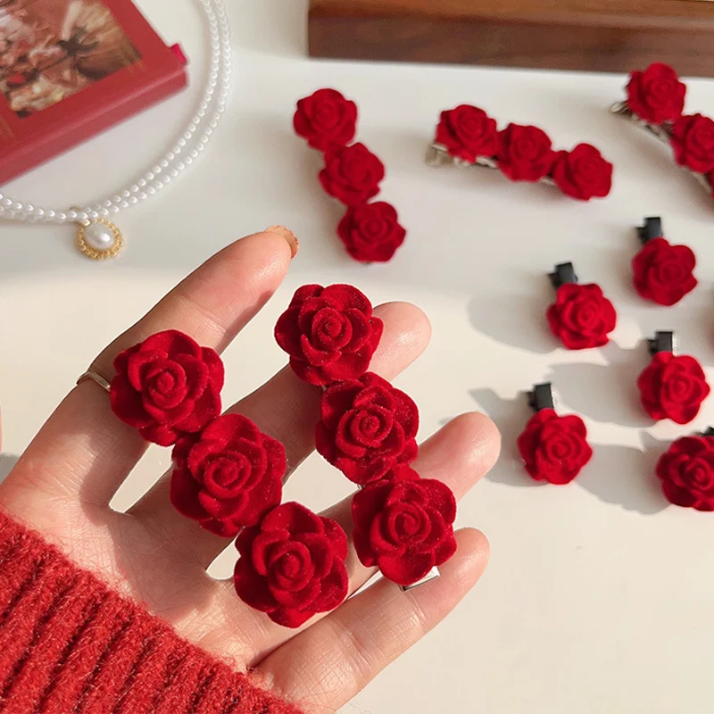 Модные флокированные заколки для волос, 3 шт., женские милые заколки с красной розой, заколки для волос, головные уборы, элегантный зажим для волос, плетеные аксессуары для волос для девочек
Модные флокированные заколки для волос, 3 шт., женские милые заколки с красной розой, заколки для волос, головные уборы, элегантный зажим для волос, плетеные аксессуары для волос для девочек