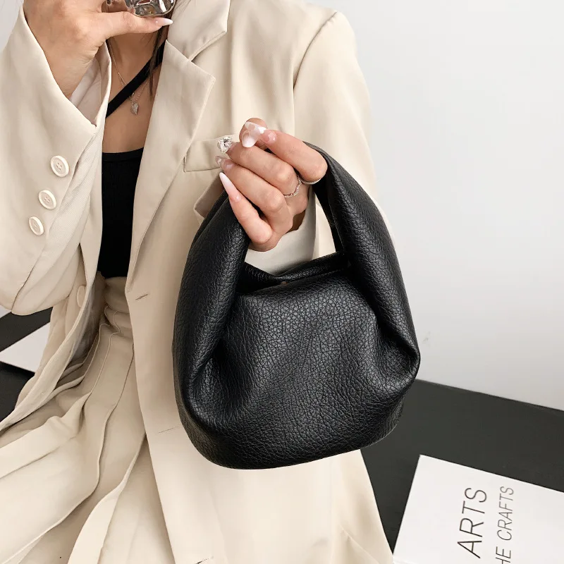 Leather Handheld Pleated Cloud Bag for Women Package Female Summer 2023 Niche Design Handbag Crossbody Travel Bag Gift FreeShip
Leather Handheld Pleated Cloud Bag for Women Package Female Summer 2023 Niche Design Handbag Crossbody Travel Bag Gift FreeShip