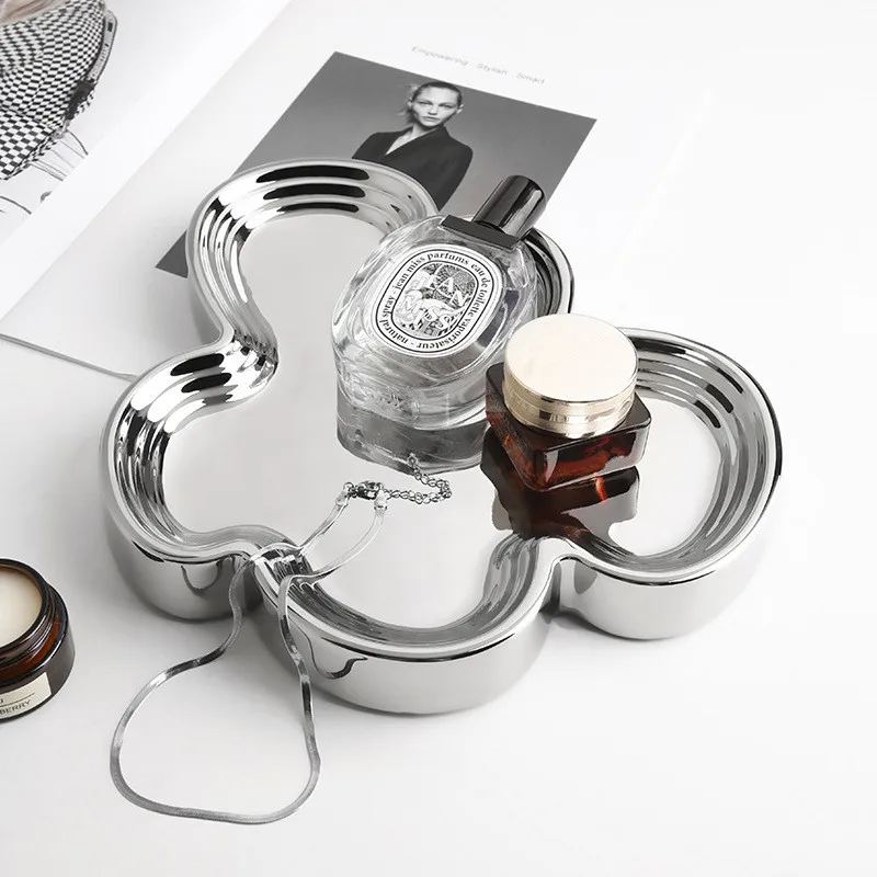 Роскошная декоративная тарелка с фруктами, серебристый креативный дизайн, органайзер для хранения ювелирных изделий, украшение для дома, столовая посуда
Роскошная декоративная тарелка с фруктами, серебристый креативный дизайн, органайзер для хранения ювелирных изделий, украшение для дома, столовая посуда