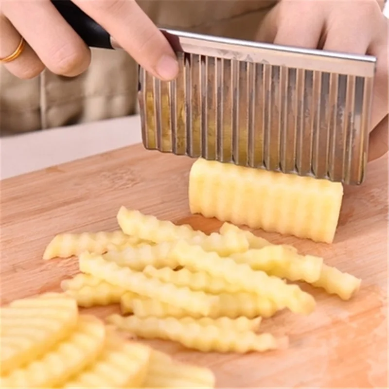 

Stainless Steel wavy Potato Cutter Slicer Chopper Kitchen veggie chopper Cooking French Fries knife Tools Gadgets（Random Color）