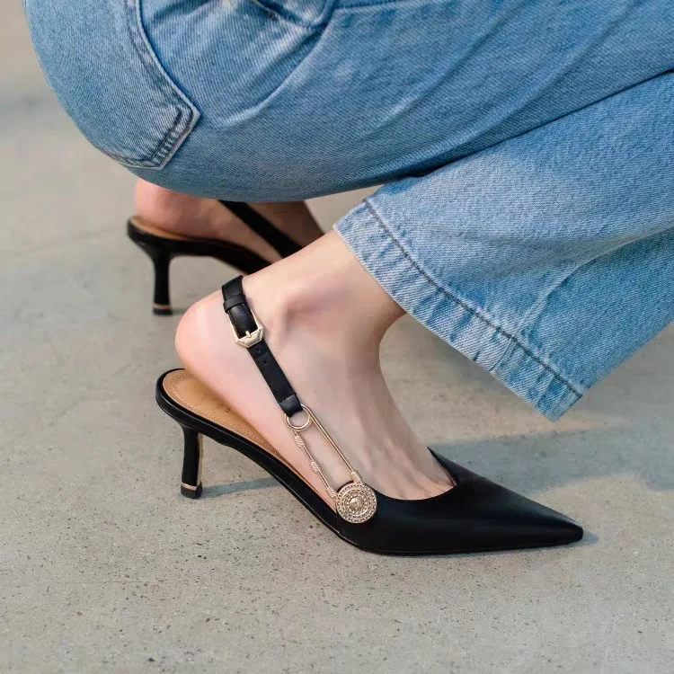 Women French Stiletto High Heels Design Sense Niche Black All-match Temperament Back Empty Sandals Ladies Dewss Shoes
Women French Stiletto High Heels Design Sense Niche Black All-match Temperament Back Empty Sandals Ladies Dewss Shoes