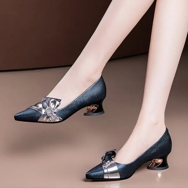 Spring New Women Shoes,Square Mid Heels,Rhinestone Bowtie,Pointed Toe,Shollow Out,Cashmere,Slio on,Female Footware,Black, C1-25 
Spring New Women Shoes,Square Mid Heels,Rhinestone Bowtie,Pointed Toe,Shollow Out,Cashmere,Slio on,Female Footware,Black, C1-25