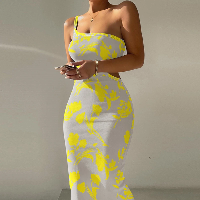 Женское платье с диагональным воротником, открытой спиной и открытыми плечами
Женское платье с диагональным воротником, открытой спиной и открытыми плечами