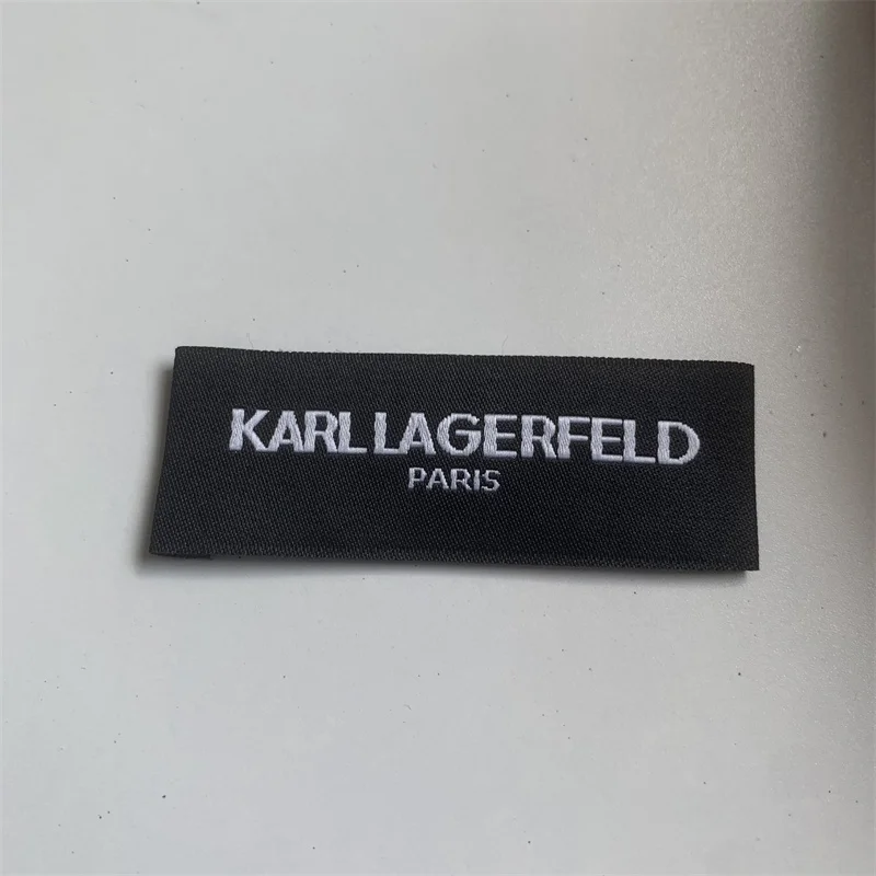 Индивидуальные двойные плотные черные наклейки с белым наименованием
Индивидуальные двойные плотные черные наклейки с белым наименованием