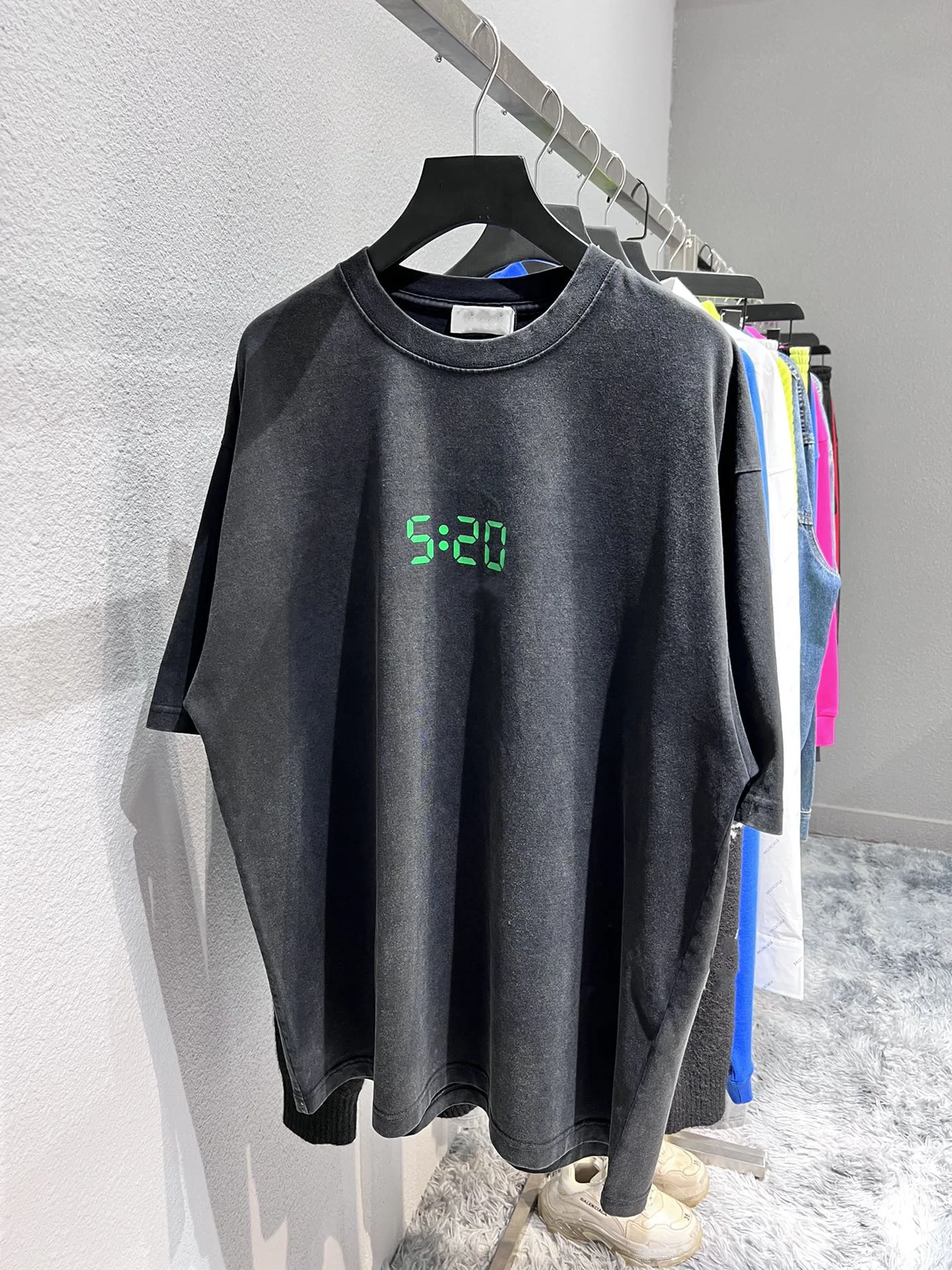 23SS Summer Luxury Designer Men's Trend Fashion 520 Clock Pattern Printed Cotton Vintage Short Sleeve Women Good Quality Tee
23SS Summer Luxury Designer Men's Trend Fashion 520 Clock Pattern Printed Cotton Vintage Short Sleeve Women Good Quality Tee