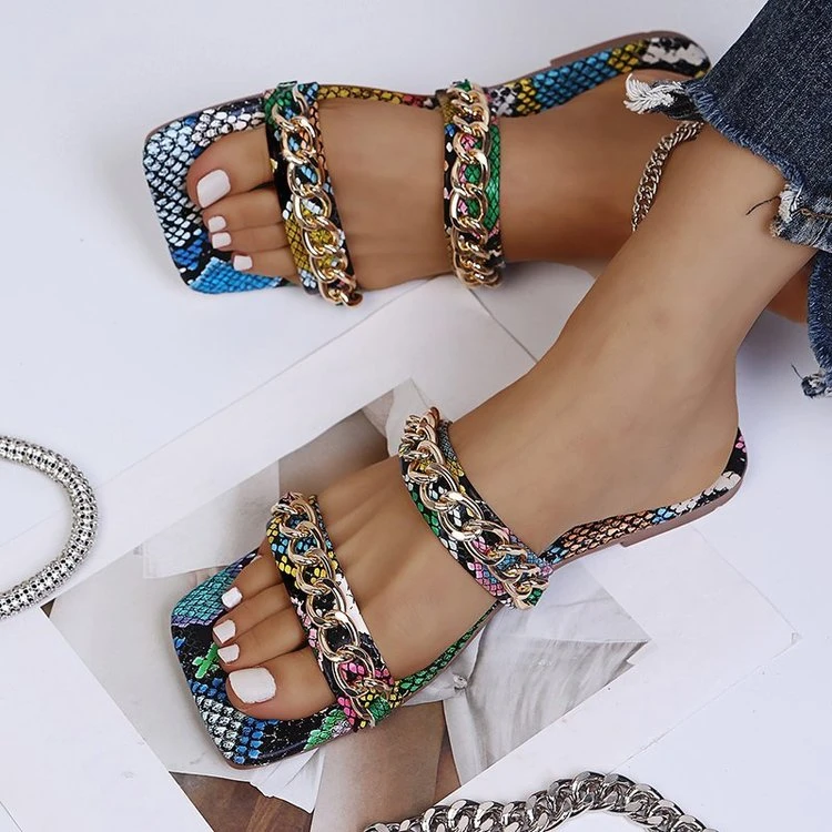 Women’s Slippers Summer New Metal Chain Buckle Sandals Girl Fashion Flat Amazing Beach Shoes Open Toe Flip Flops Big Size 36-43
Women’s Slippers Summer New Metal Chain Buckle Sandals Girl Fashion Flat Amazing Beach Shoes Open Toe Flip Flops Big Size 36-43